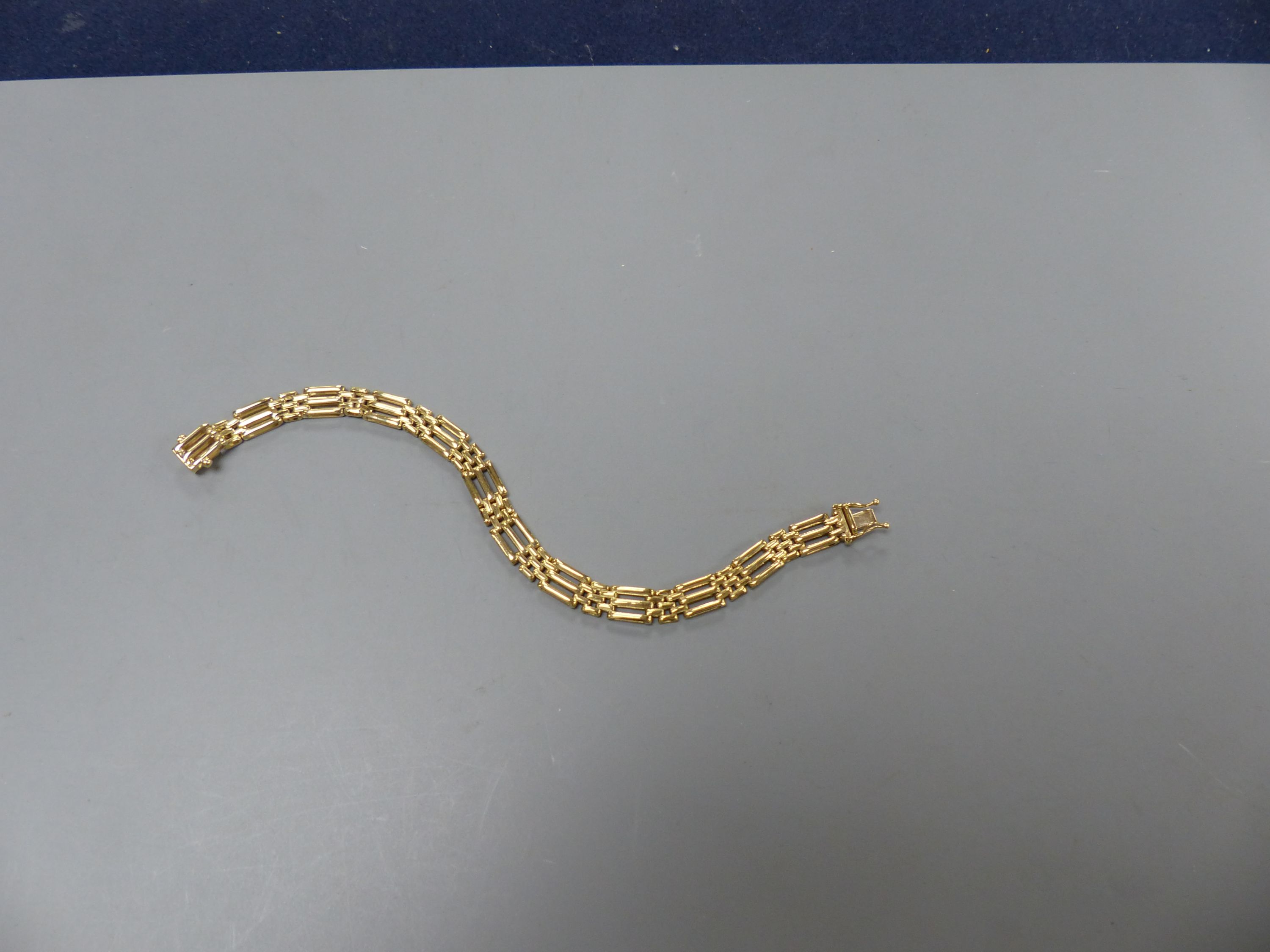 A 9ct yellow gold curb-link bracelet, 18.2cm, 10.9g